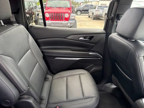 Used 2025 Chevrolet Traverse LT AWD/4WD image 13