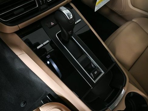 Certified 2025 Porsche Macan AWD image 19