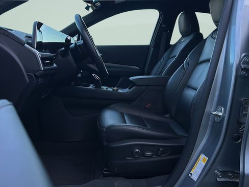 Used 2025 Cadillac XT4 Premium Luxury image 48