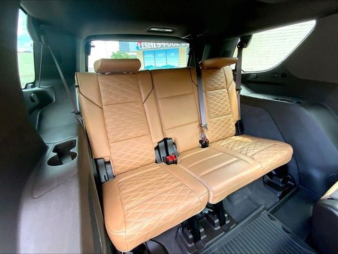 Used 2022 Cadillac Escalade Premium Luxury AWD/4WD image 25