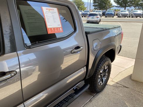 Used 2017 Toyota Tacoma TRD Off-Road w/ Premium & Technology Package AWD/4WD image 52