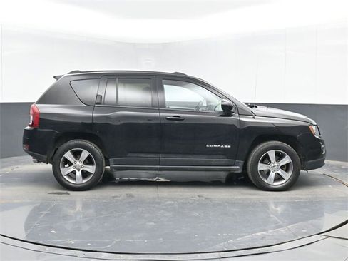 Used 2016 Jeep Compass High Altitude image 15