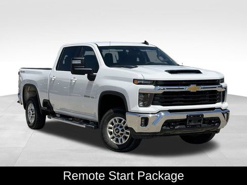 Used 2025 Chevrolet Silverado 2500 LT w/ Convenience Package AWD/4WD image 2