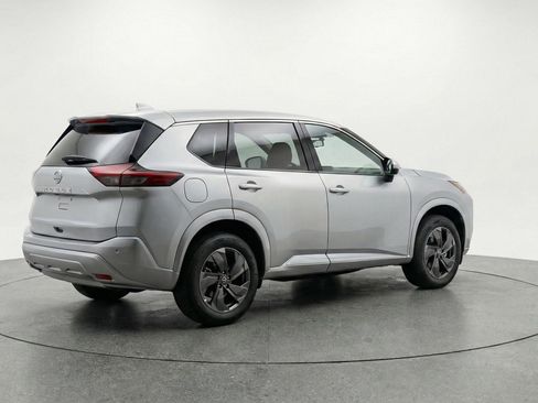Used 2025 Nissan Rogue SV FWD image 9