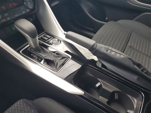 New 2025 Mitsubishi Eclipse Cross LE image 18