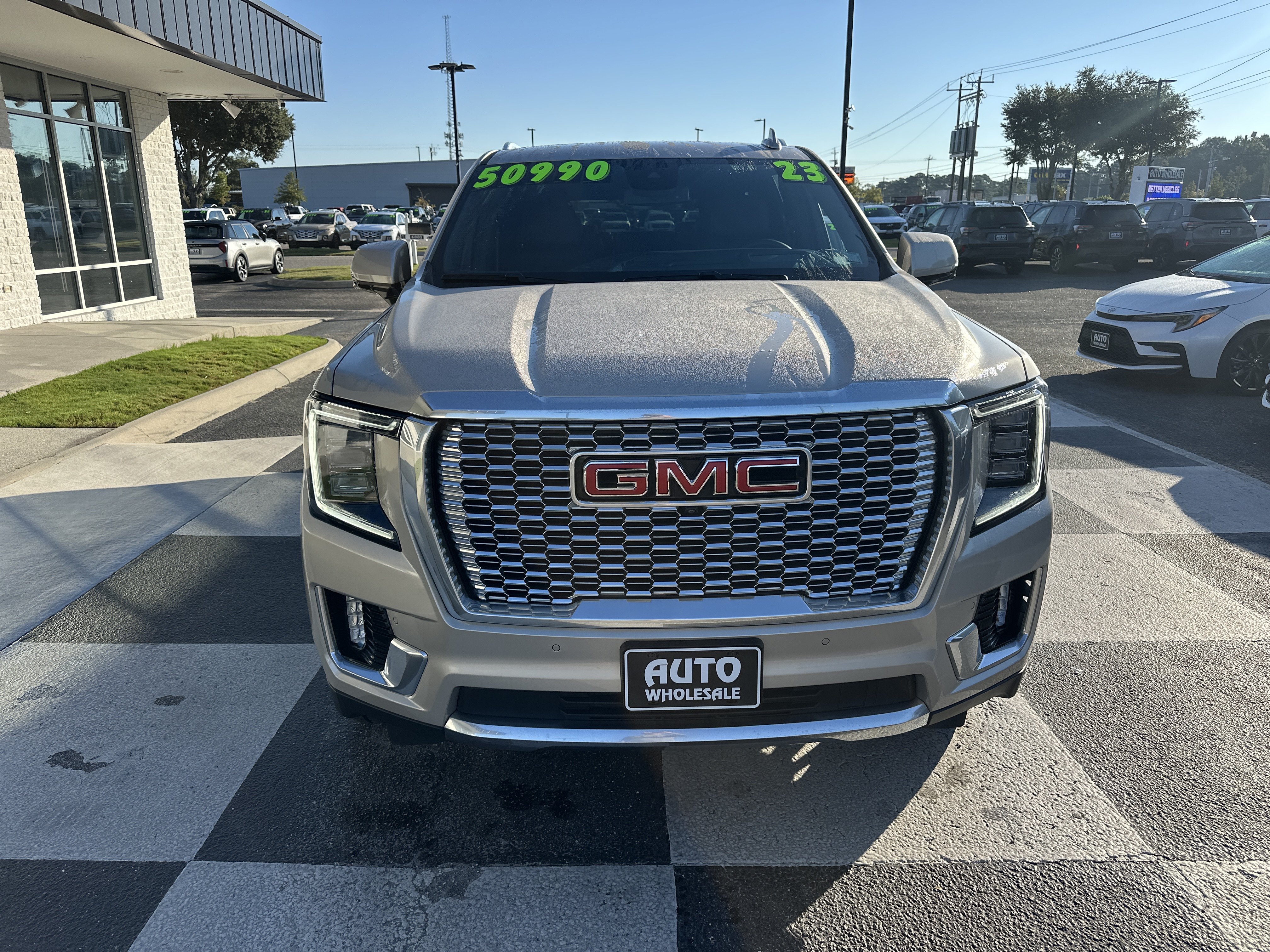Used 2023 GMC Yukon Denali AWD/4WD image 2