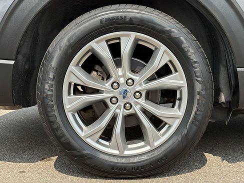 Used 2021 Ford Explorer XLT AWD/4WD image 10