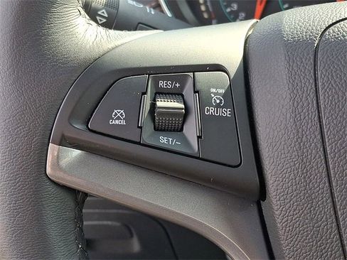 Certified 2022 Chevrolet Trax LT w/ LT Convenience Package image 22