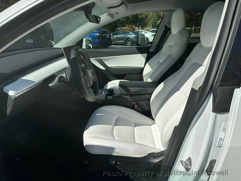 Used 2021 Tesla Model Y Long Range image 10