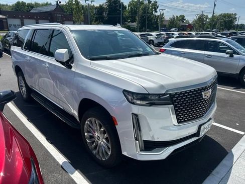 Used 2023 Cadillac Escalade ESV Premium Luxury AWD/4WD image 4