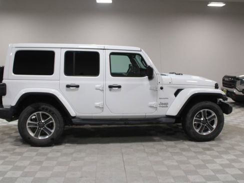 Used 2019 Jeep Wrangler Unlimited Sahara w/ Uconnect 4C Nav & Sound Group image 8