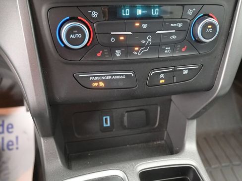 Used 2018 Ford Escape SE w/ SE Sync 3 Package FWD image 30