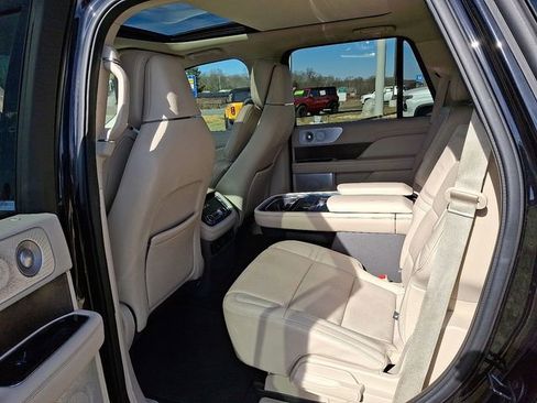 Used 2019 Lincoln Navigator Reserve image 8