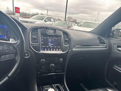 Used 2019 Chrysler 300 S image 18