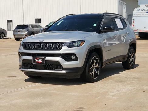 Used 2025 Jeep Compass Limited AWD/4WD image 3