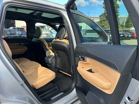 Used 2025 Volvo XC90 B6 Ultra w/ Lounge Package image 13