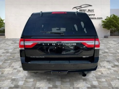 Used 2016 Lincoln Navigator Select image 5