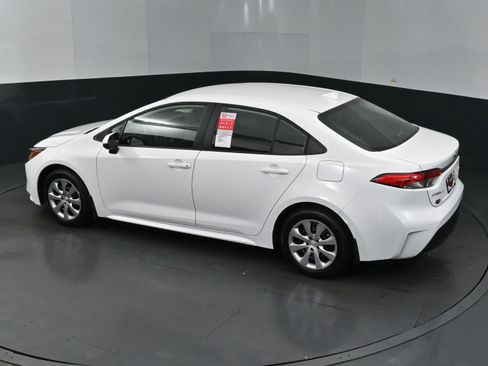 Used 2025 Toyota Corolla LE image 29