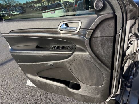 Used 2019 Jeep Grand Cherokee Limited w/ Luxury Group II image 25