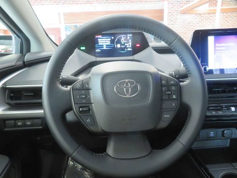 Used 2025 Toyota Prius LE image 29