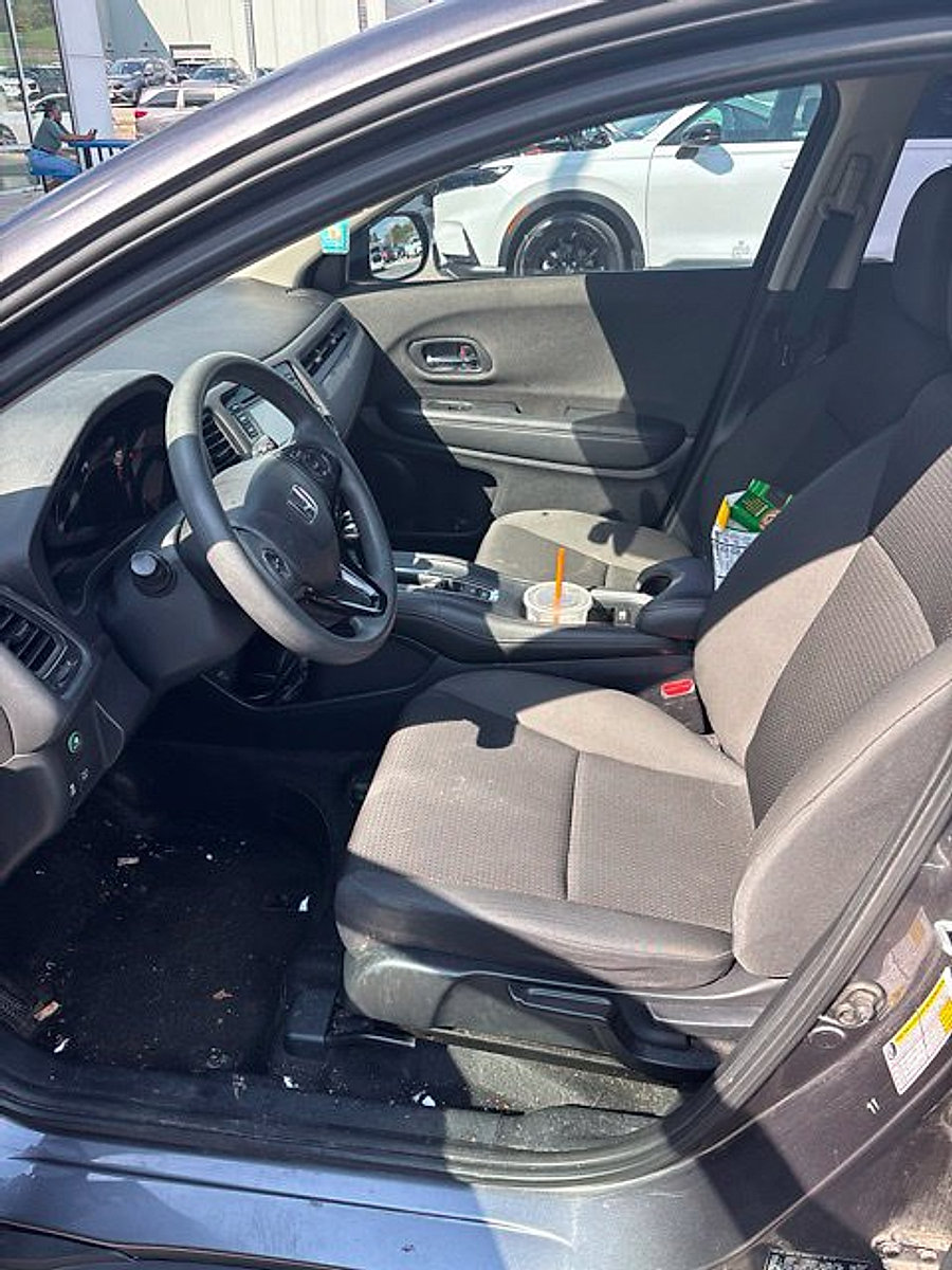Certified 2022 Honda HR-V LX image 2
