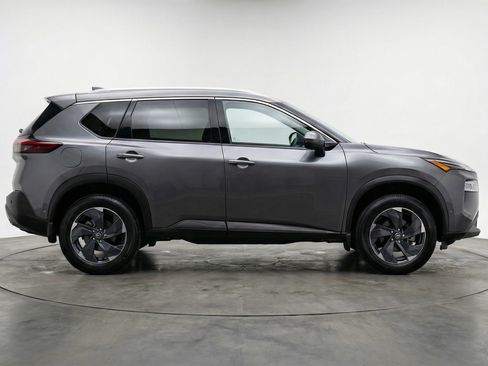 Used 2025 Nissan Rogue SV AWD/4WD image 11