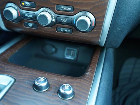 Used 2020 Nissan Pathfinder Platinum FWD image 12