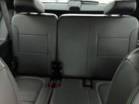 Used 2021 Chevrolet Traverse RS image 28