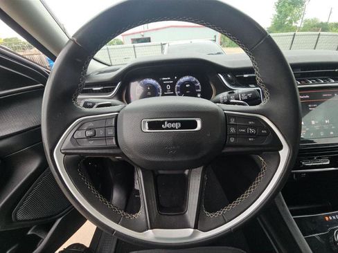 Used 2023 Jeep Grand Cherokee L Laredo RWD image 4