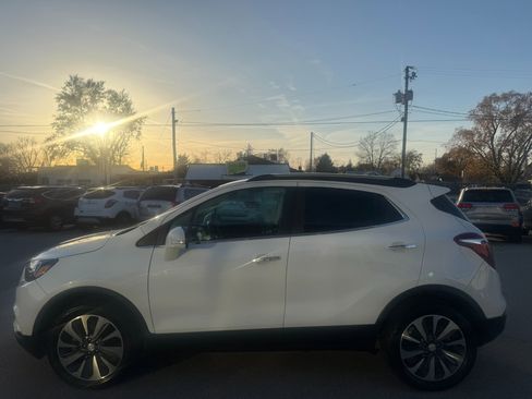 Used 2020 Buick Encore Essence image 2
