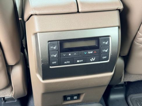 Used 2022 Lexus GX 460 Luxury w/ Accessory Package AWD/4WD image 18