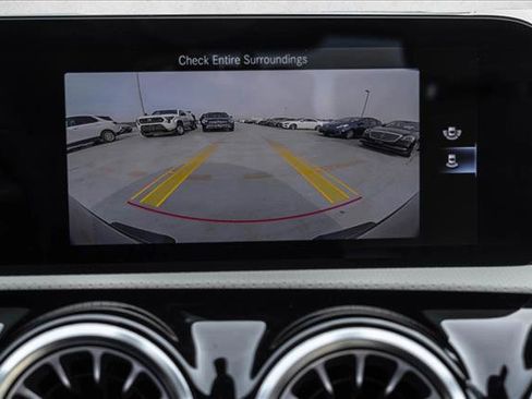 Used 2023 Mercedes-Benz CLA 250 4MATIC image 21