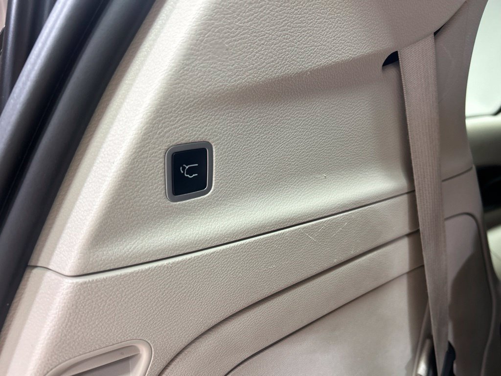 Used 2024 Chrysler Pacifica Limited FWD image 18