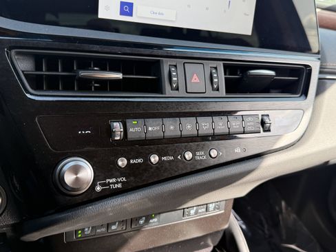 Used 2025 Lexus ES 350 w/ Premium Package FWD image 25