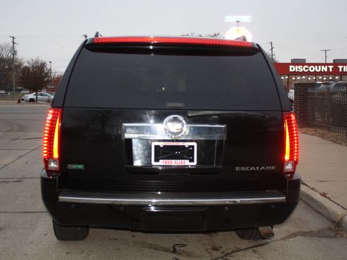 Used 2012 Cadillac Escalade ESV Luxury image 5