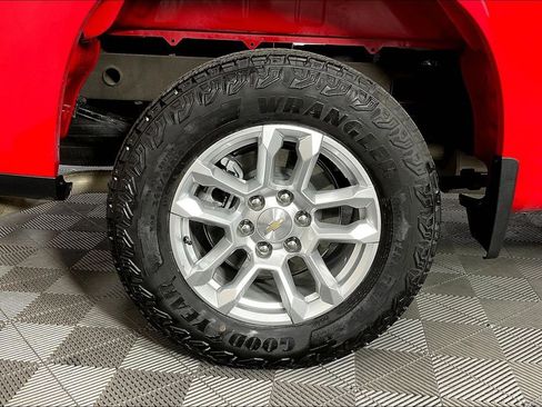 Used 2024 Chevrolet Silverado 1500 LT image 11