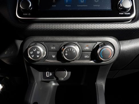 New 2025 Nissan Kicks Play S image 16