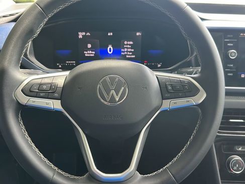 Used 2023 Volkswagen Taos SE AWD/4WD image 11