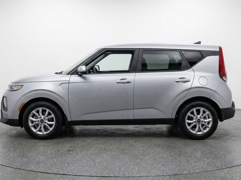 Used 2025 Kia Soul LX w/ LX Technology Package FWD image 5