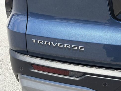 New 2026 Chevrolet Traverse LT w/ Sun and Wheel Package FWD image 23