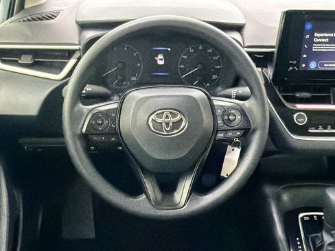 Used 2025 Toyota Corolla LE FWD image 11