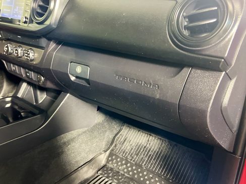 Used 2021 Toyota Tacoma SR w/ SR Convenience Package RWD image 33