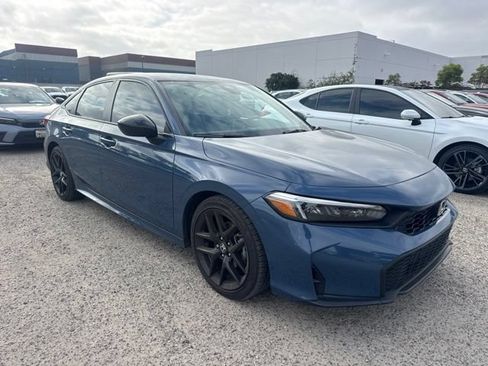 Used 2025 Honda Civic Sport image 3