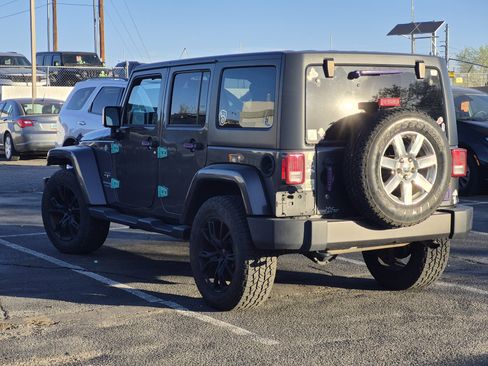 Used 2018 Jeep Wrangler Unlimited Sahara w/ Connectivity Group image 20