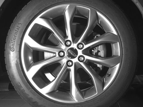 Used 2019 Lincoln MKC Select w/ Select Plus Package FWD image 9