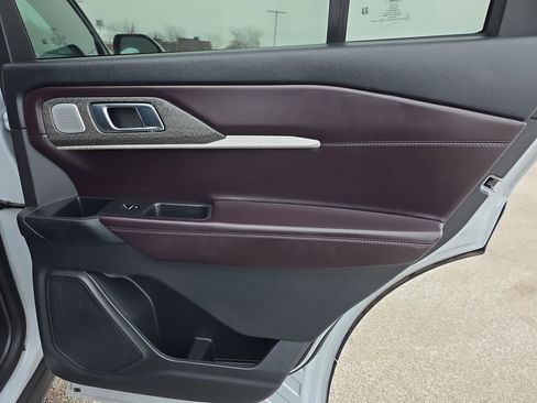 Used 2025 Ford Explorer Platinum image 37