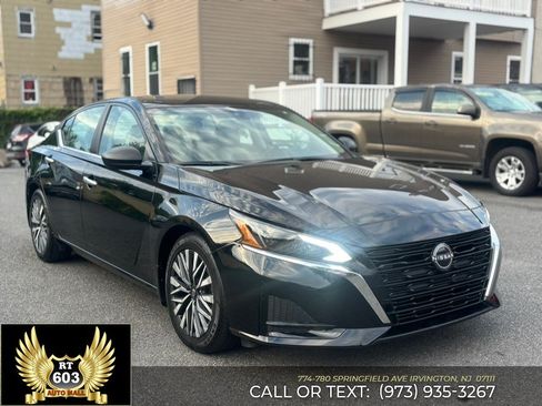 Used 2024 Nissan Altima 2.5 SV FWD image 4