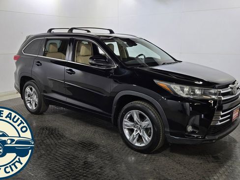 Used 2017 Toyota Highlander Limited w/ Protection Package #3 AWD/4WD image 9