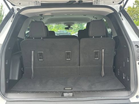 Used 2021 Chevrolet Traverse LS FWD image 18
