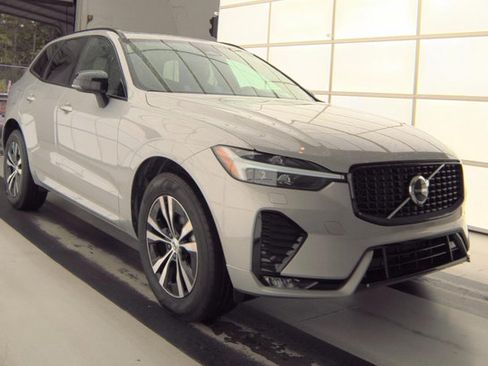 Used 2025 Volvo XC60 B5 Core AWD/4WD image 1